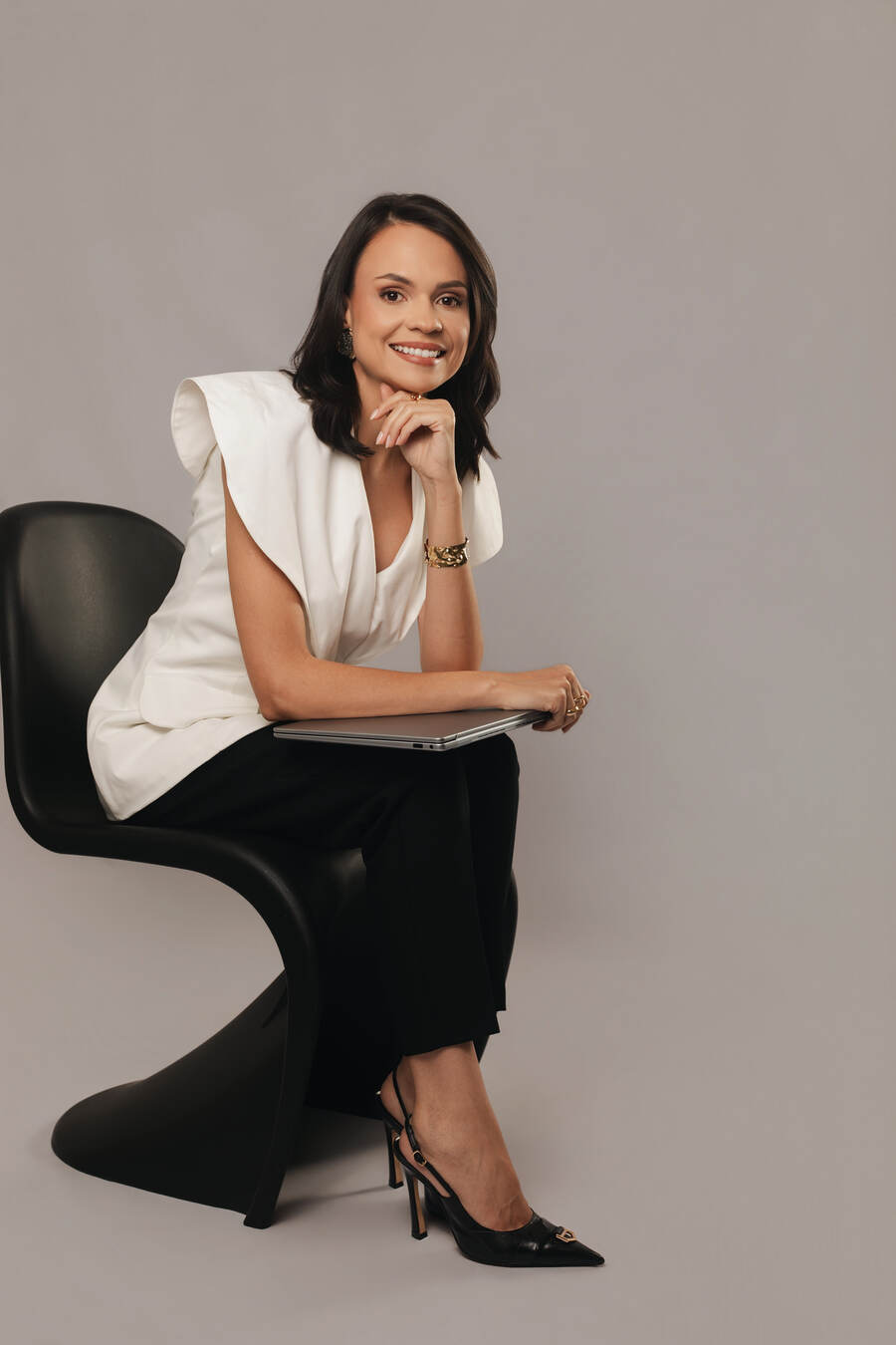 Dra. Aline Avelar em atendimento